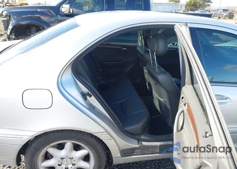 2004 Mercedes-Benz C 240 4Matic z USA, uszkodzony, nr VIN WDBRF81J24F475713